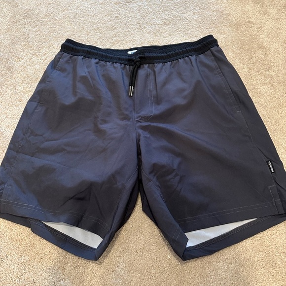 Maamgic Men’s gray 7” swim trunks size small NWT - Picture 1 of 2